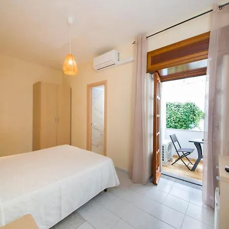 Casa Di Meglio Dependance 招待所 4*